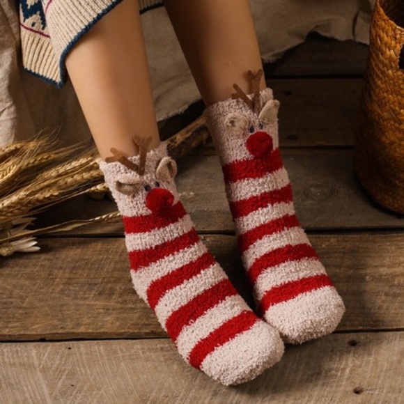 Reindeer fuzzy socks one size with ornament box - Picture 2 of 7